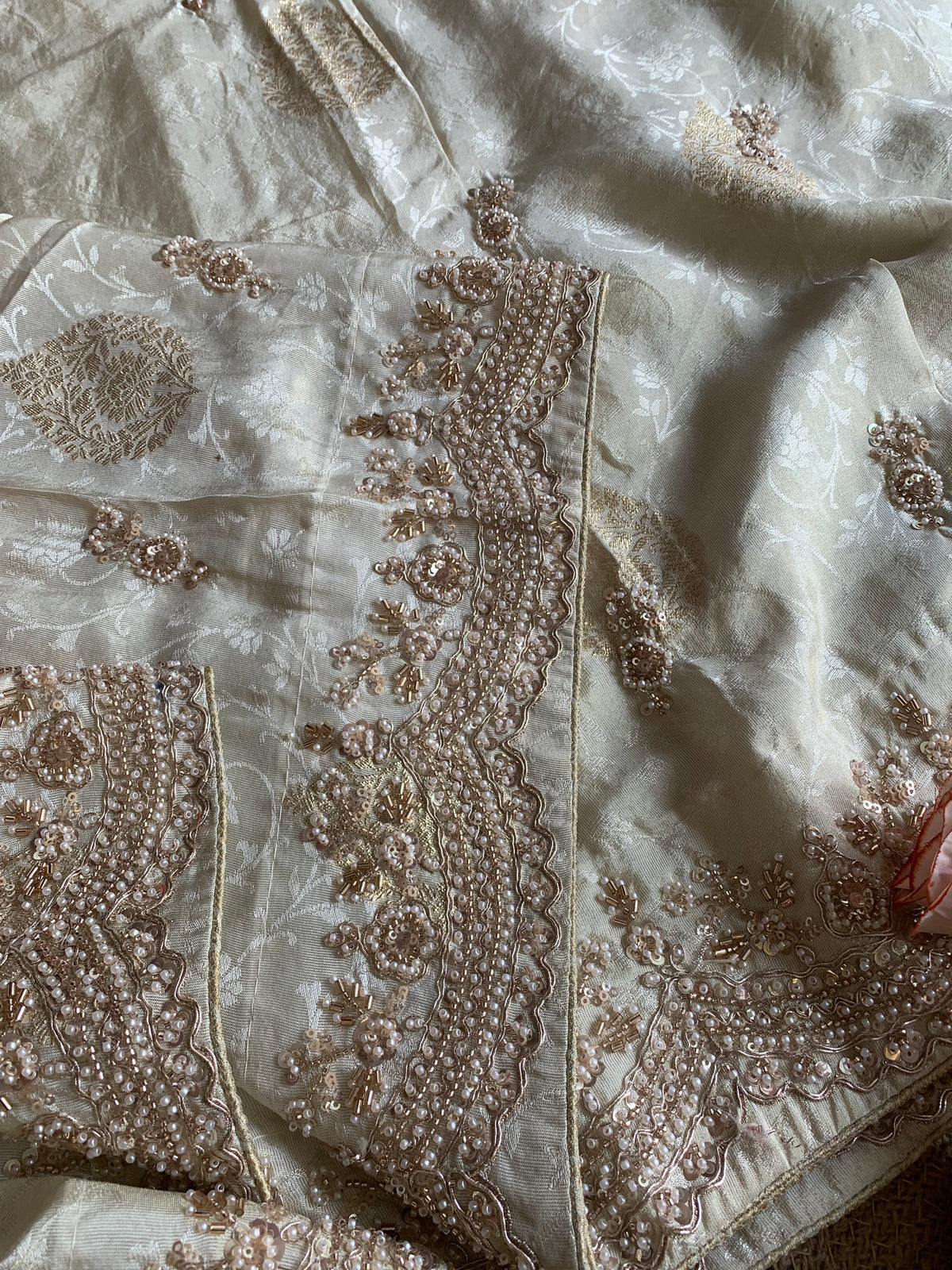 Ivory Banarasi Saree with Dori, Pearl & Sequin Work 5918 05