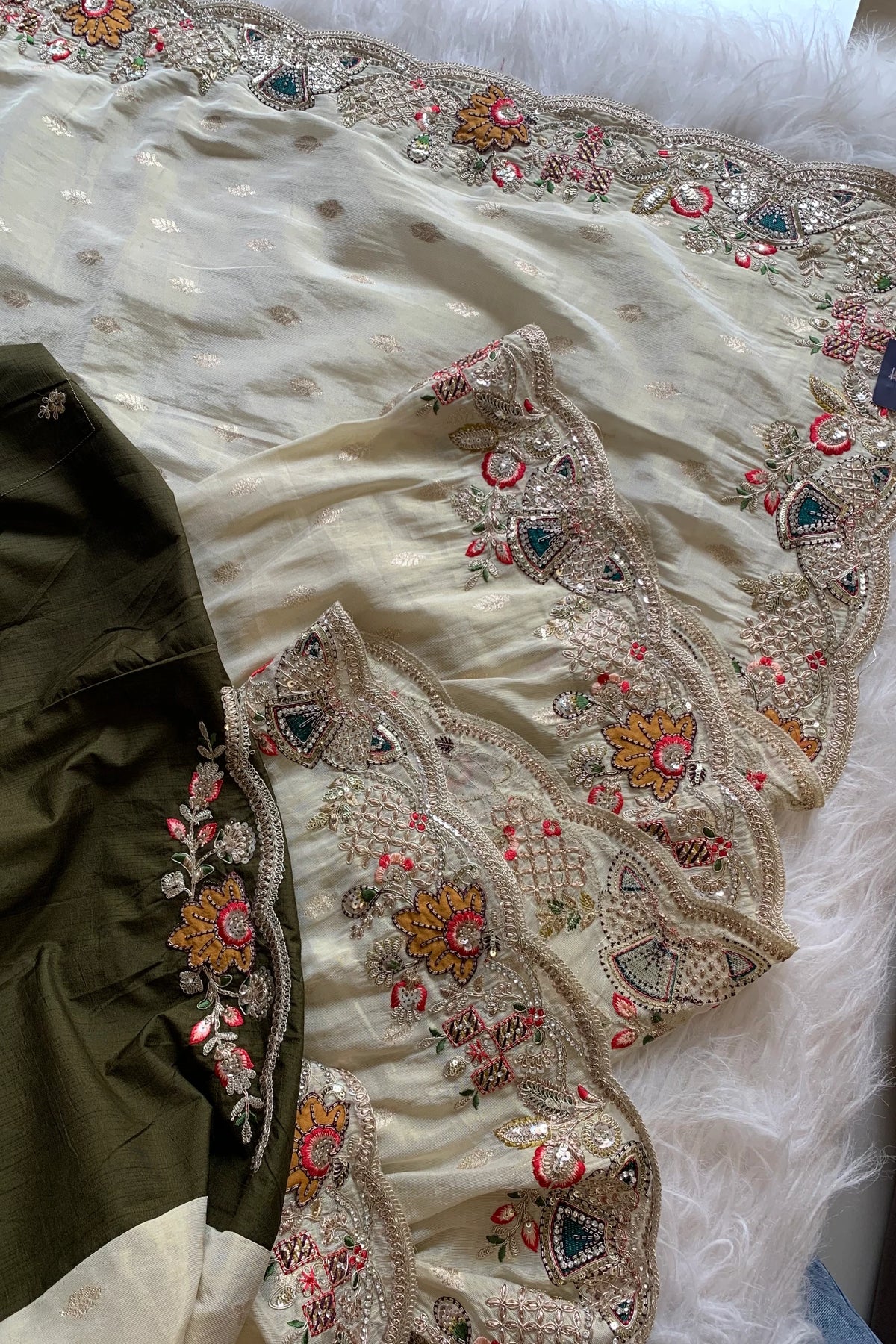 Ivory Tissue Banarasi Butti Saree 5786 02