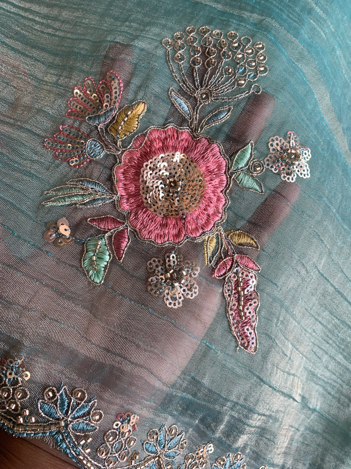 Crush Tissue Saree with Sequin, Cutdana & Floral Work 5918 04
