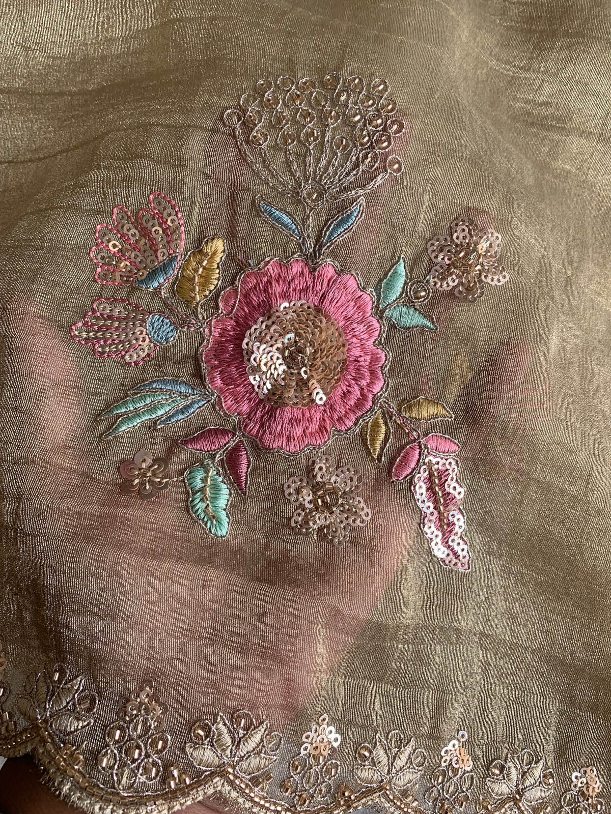 Crush Tissue Saree with Sequin, Cutdana & Floral Work 5918 04