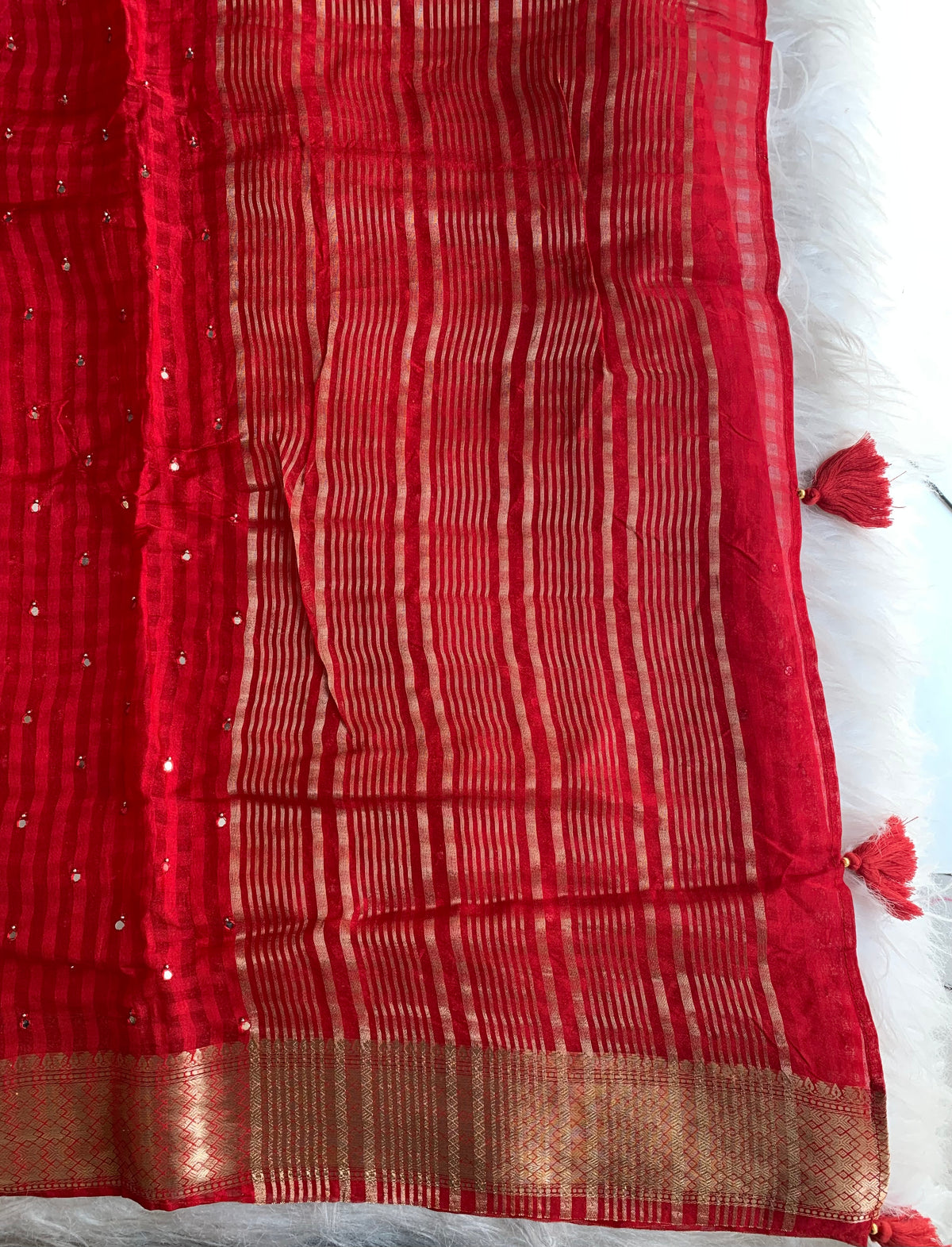 Red Soft Silk Saree with All-Over Fancy Mirror Work 5907 10