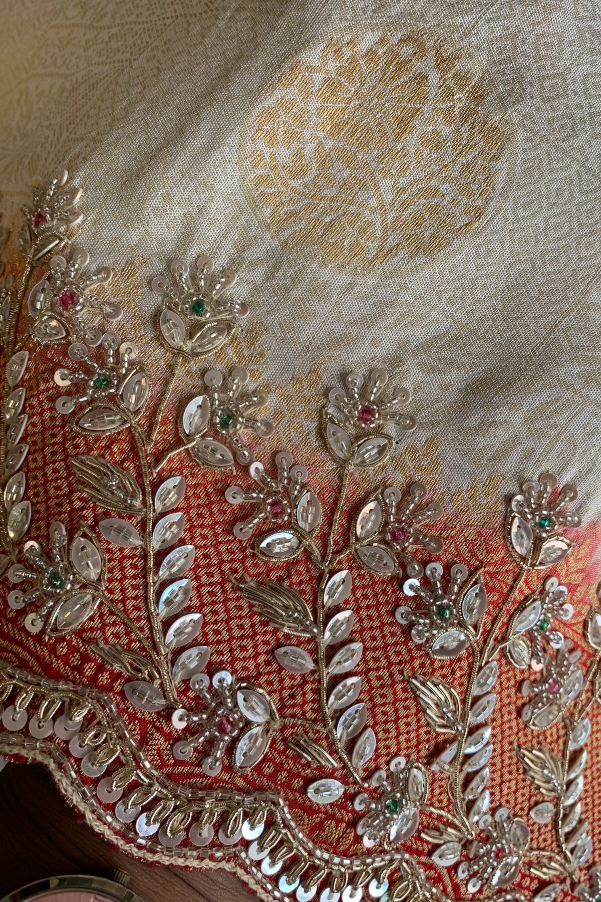 Cream And Red Bridal Banarasi Saree 5859 05