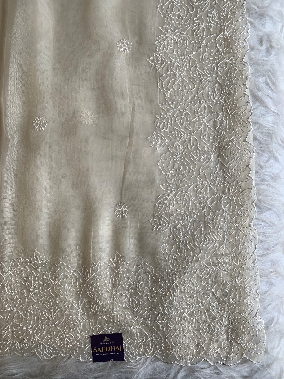 Half White Organza Saree with Floral Thread Work 5887 05
