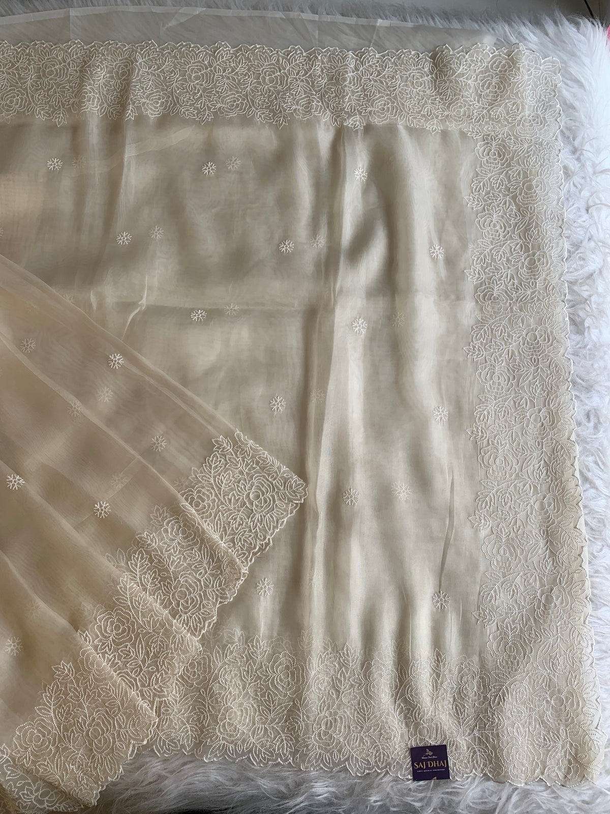Half White Organza Saree with Floral Thread Work 5887 05