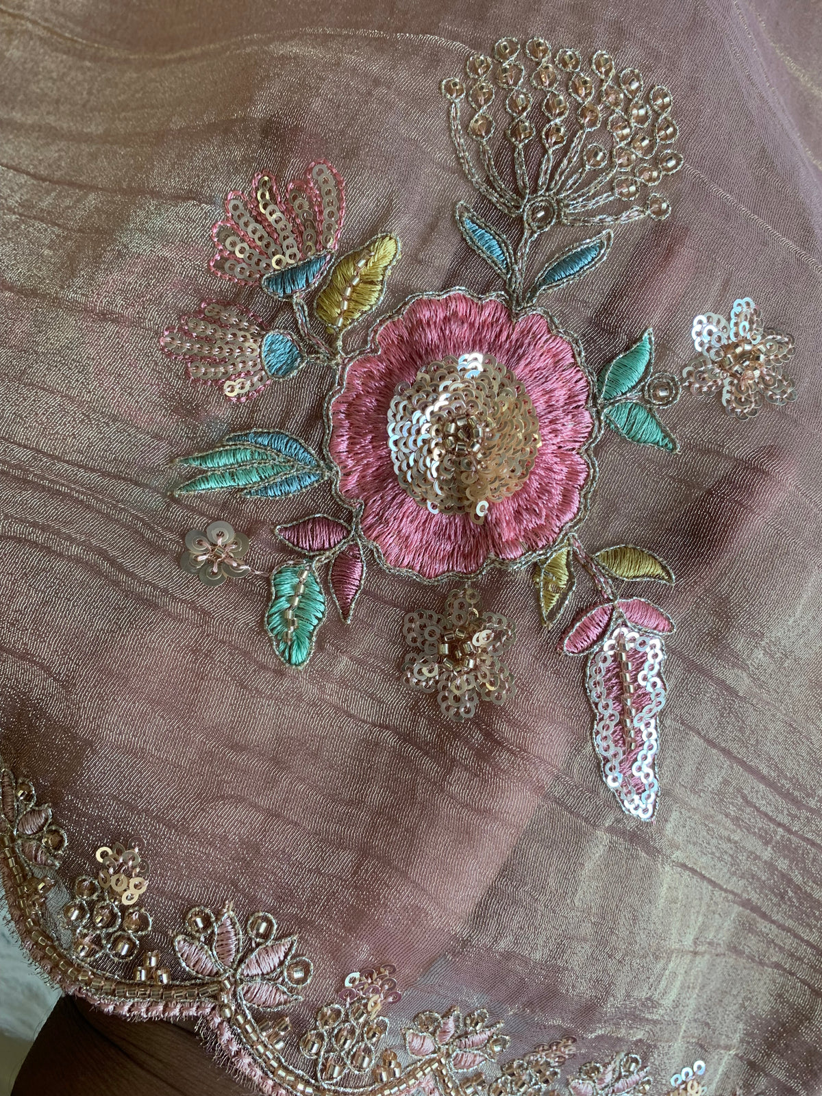 Crush Tissue Saree with Sequin, Cutdana & Floral Work 5918 04