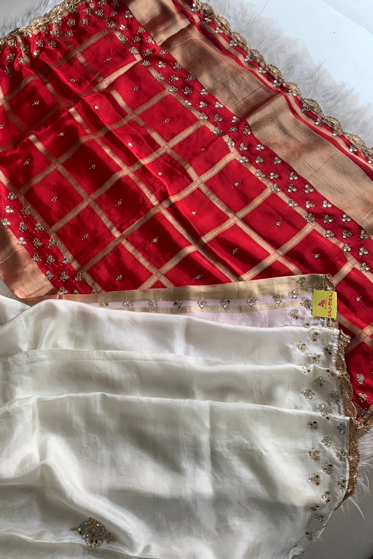 Ivory Base Saree with Red Pallu & Blouse 5751 05