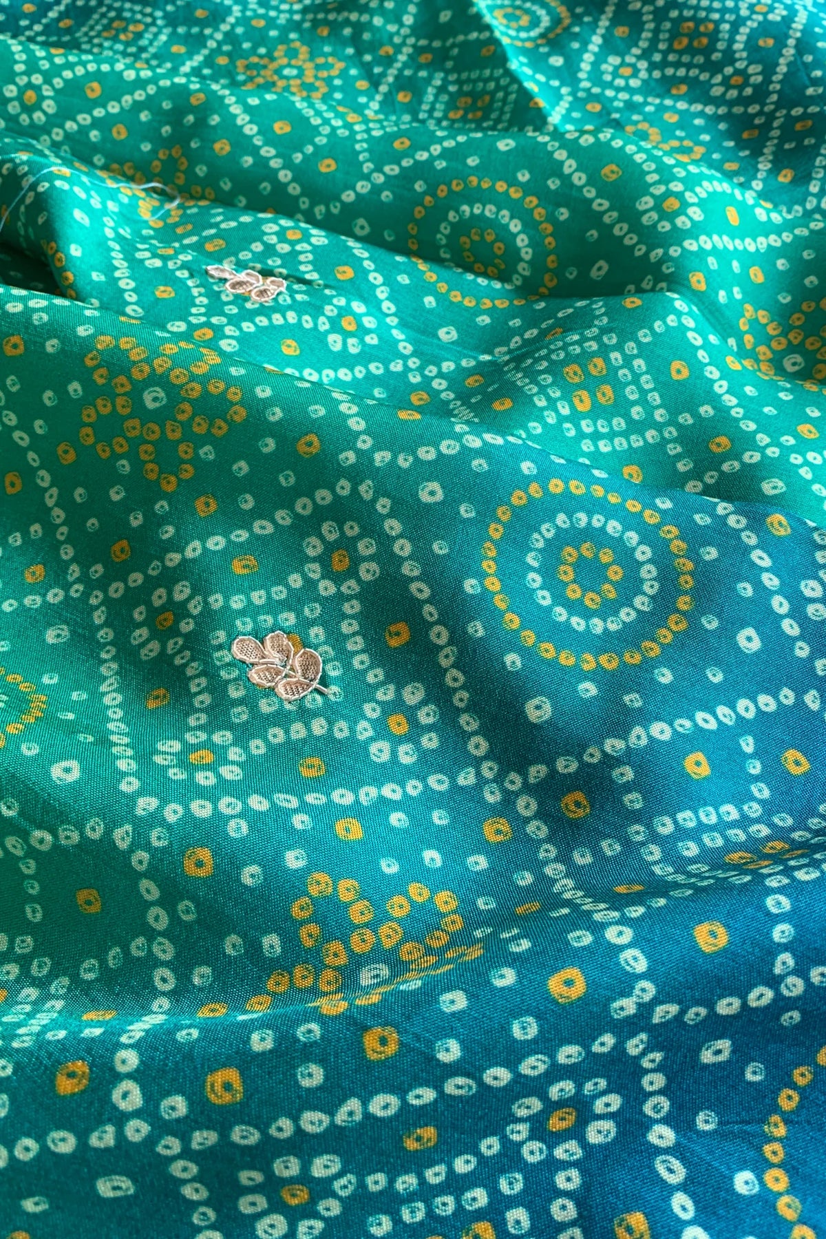 Peacock Shade Bandhej Russian Silk Saree 5364 09