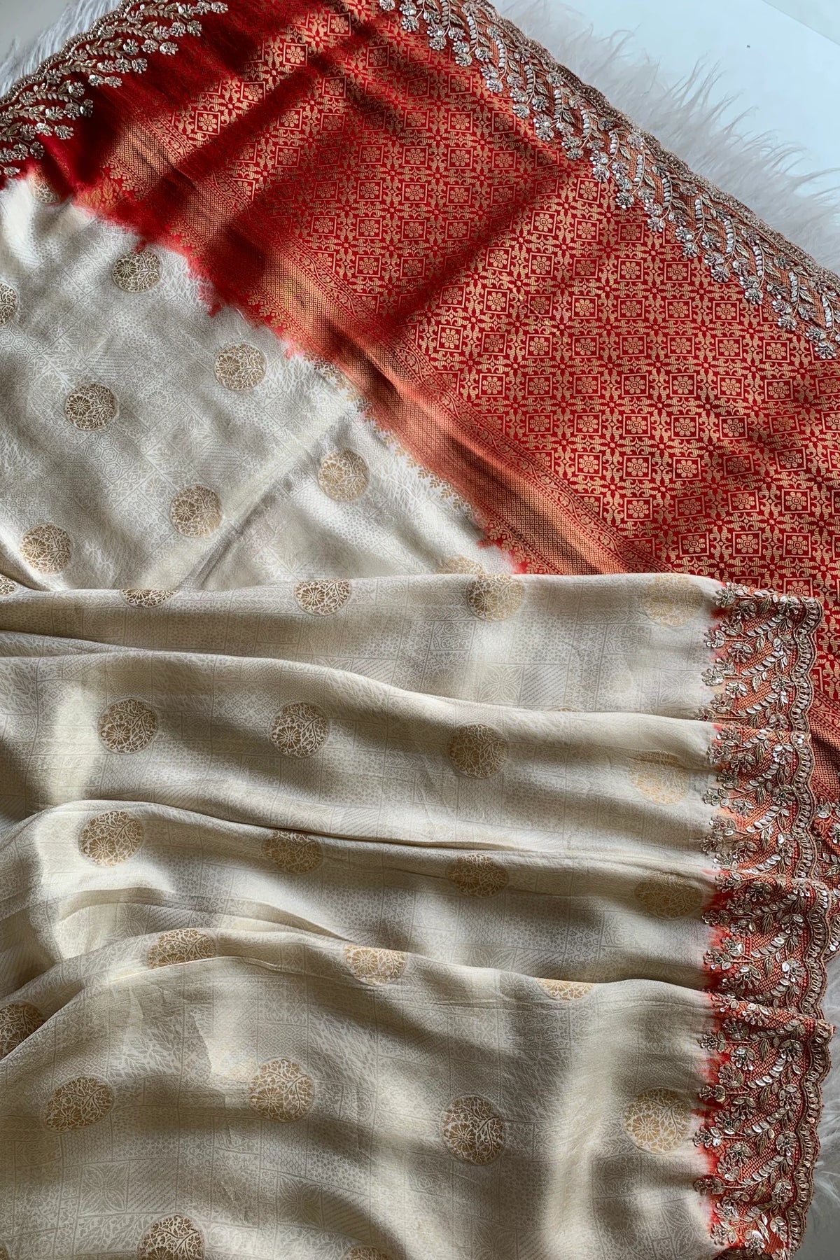 Cream And Red Bridal Banarasi Saree 5859 05