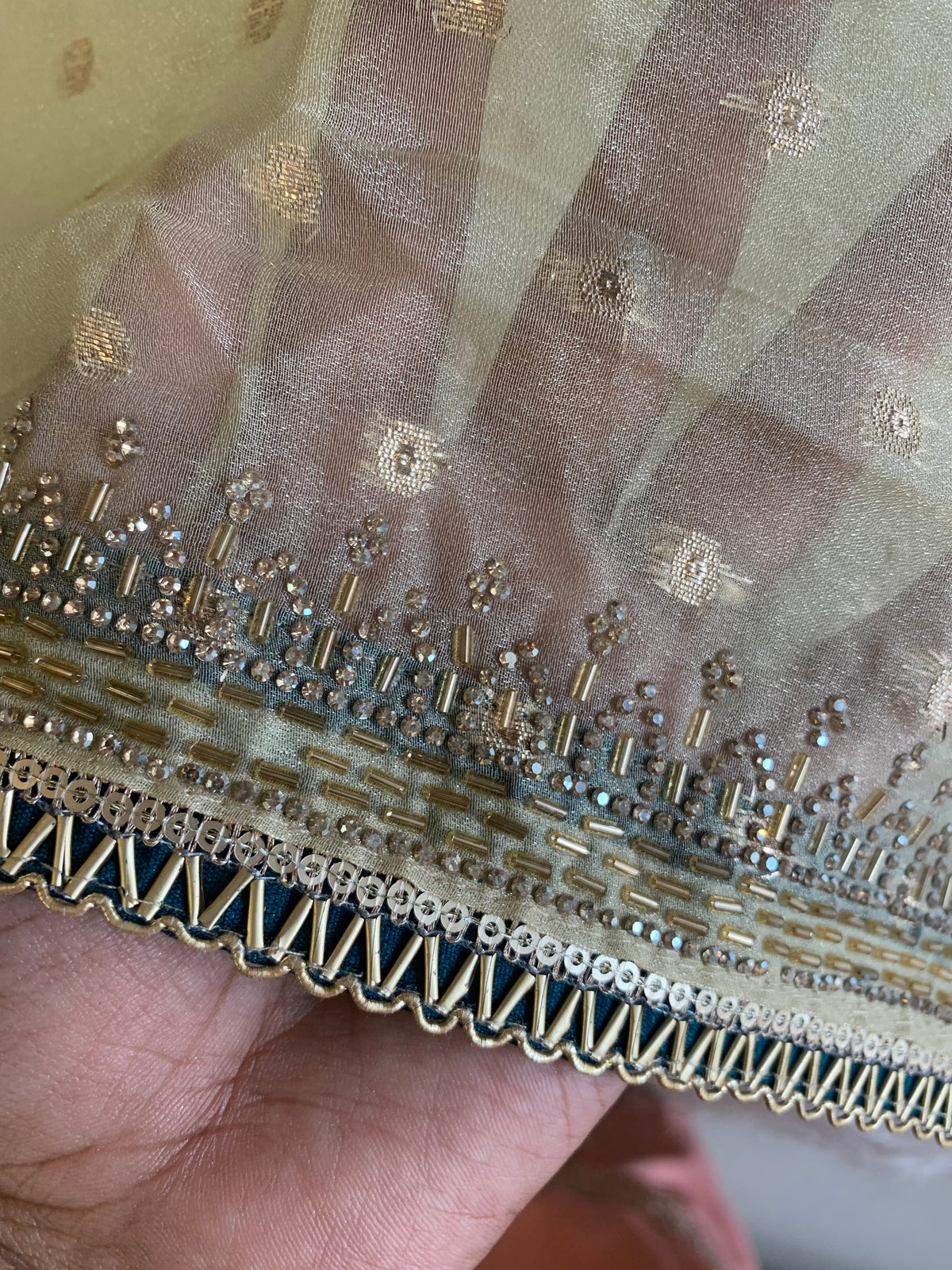 Tissue Organza Saree with Designer Tassel Pallu & Contrast Blouse 5940 04