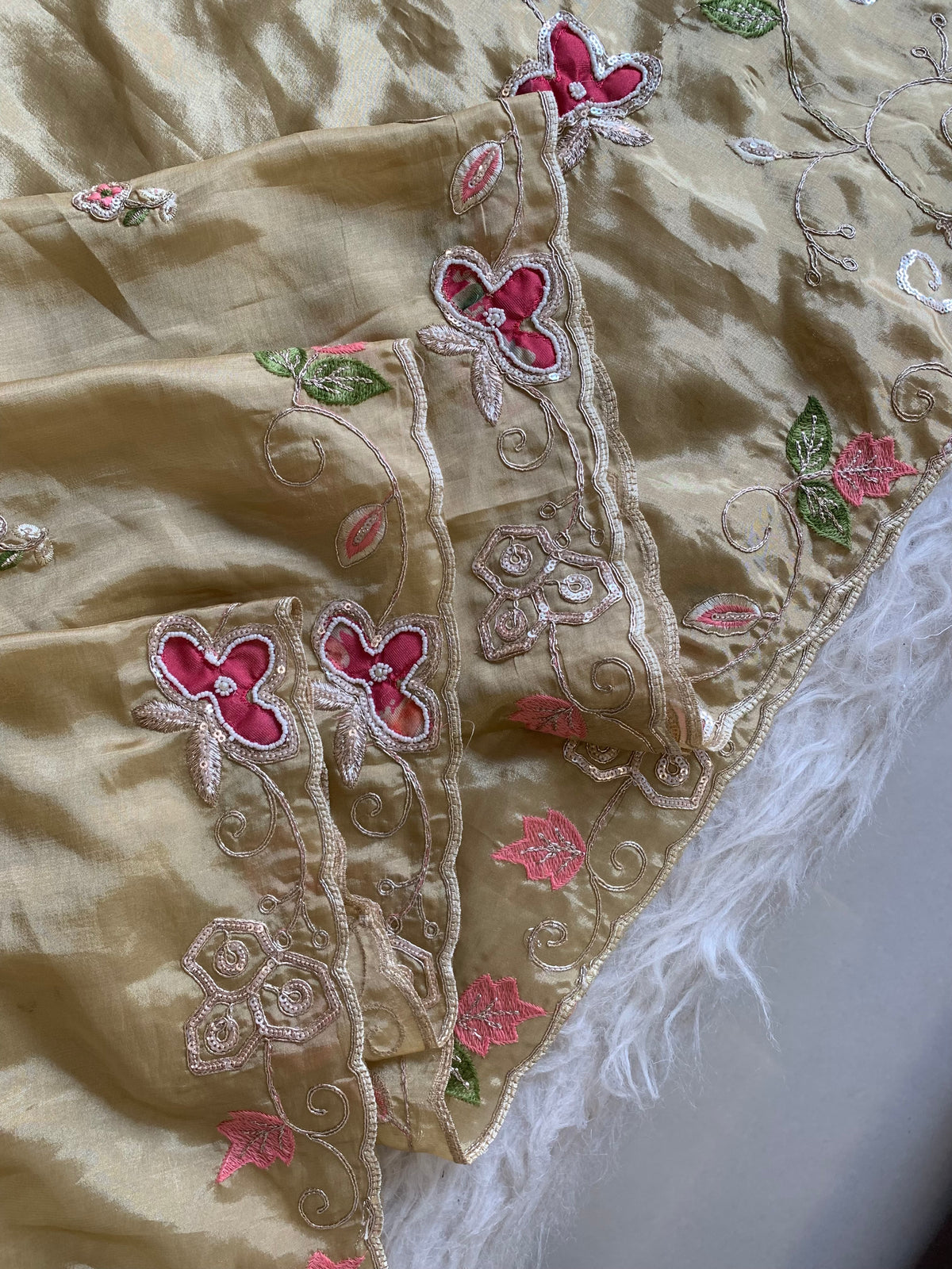Russian Silk Saree with Appliqué Work with Pink Floral Blouse 5923 03
