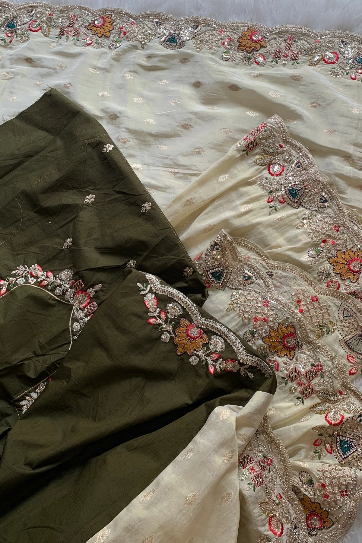 Ivory Tissue Banarasi Butti Saree 5786 02