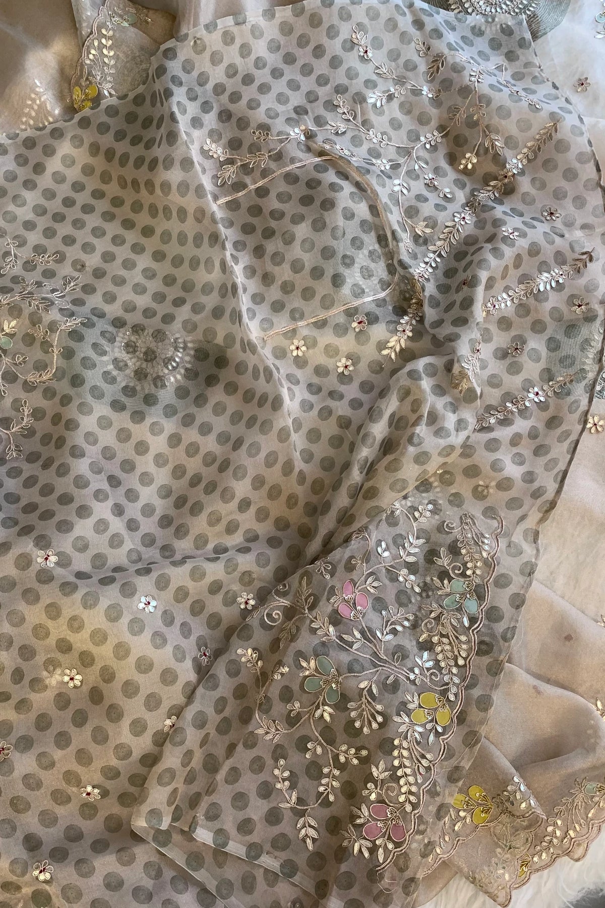 Gota Patti Organza Saree with Tie Dye Effect (beige+Green) 5838 01