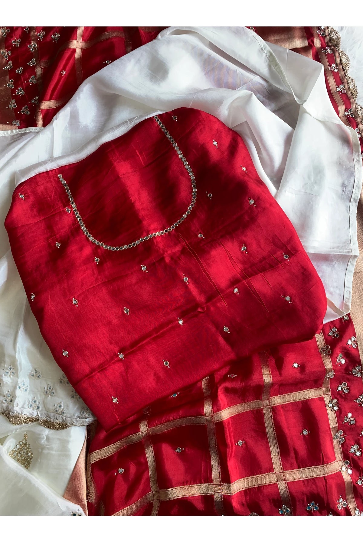 Ivory Base Saree with Red Pallu & Blouse 5751 05