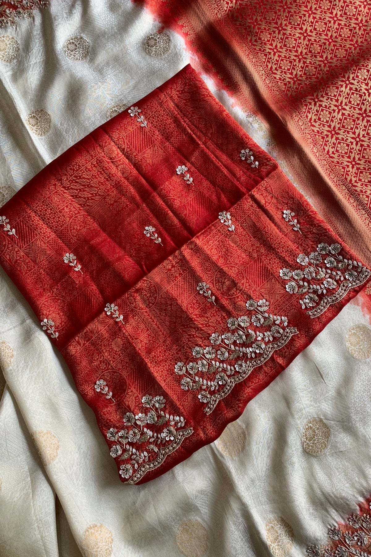 Cream And Red Bridal Banarasi Saree 5859 05
