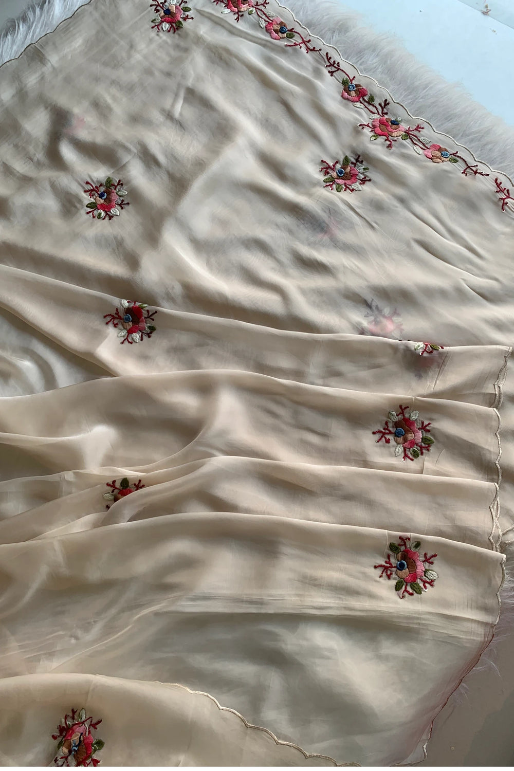 Off White Floral Embellished Habutai Silk Saree 5142 12