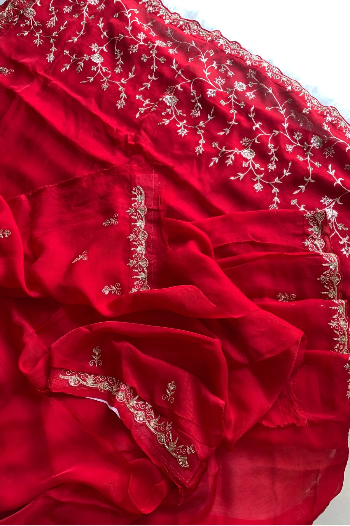 Red Aari Lilly Silk Saree 5848 06